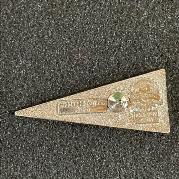 Disney Pin - Walt Disney World Hidden Mickey Flag Pennant -Green - Picture 3 of 5
